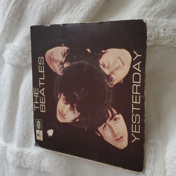 Beatles 45 - Picture 2 of 11